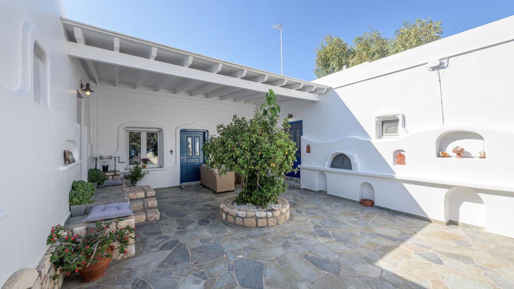 Floras Rooms Pollonia Exterior photo