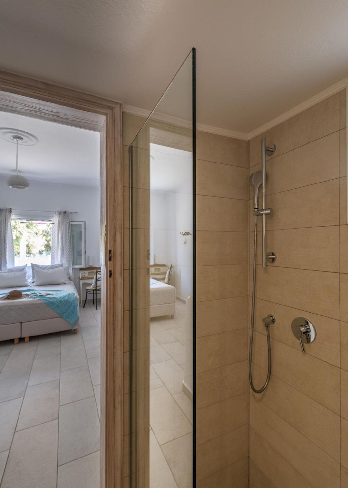 Floras Rooms Pollonia Exterior photo