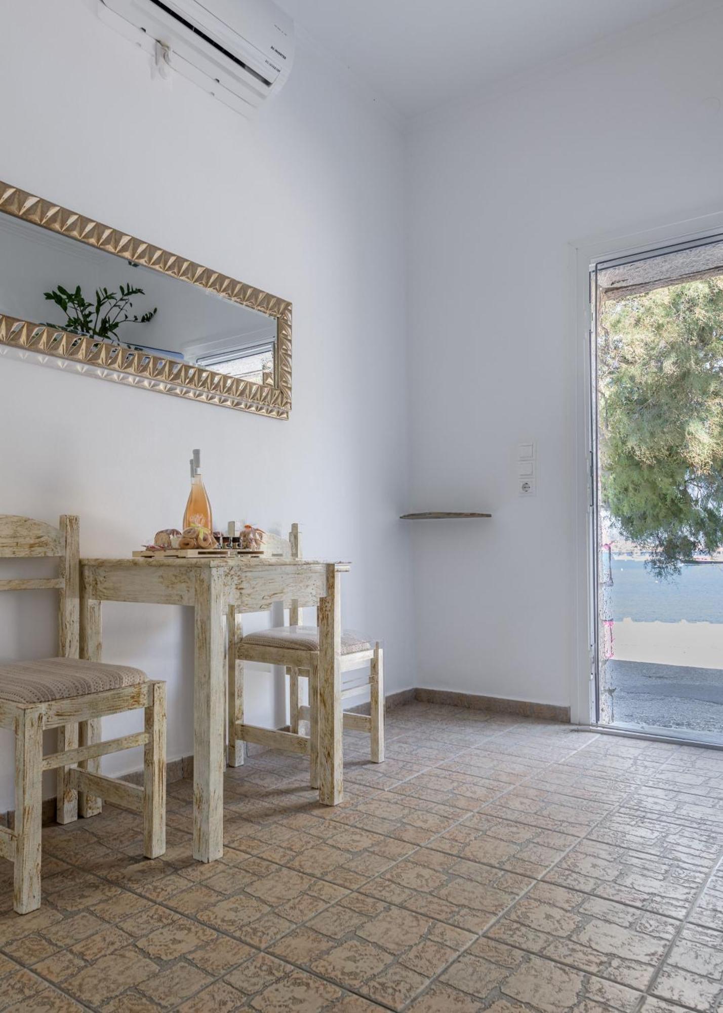 Floras Rooms Pollonia Exterior photo