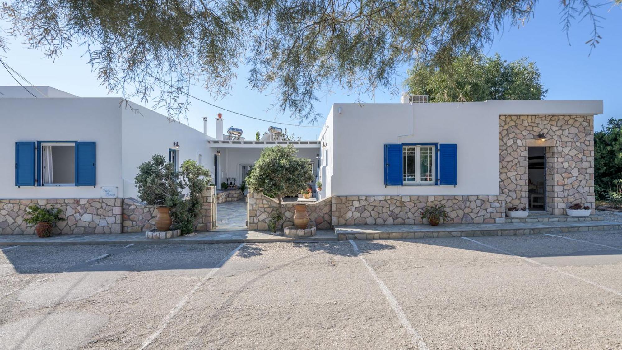 Floras Rooms Pollonia Exterior photo